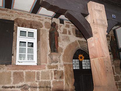 Ein erhaltenes Haus aus dem Jahre 1570 im Stadtteil Weidenhausen, dem ältesten Stadteil Marburgs, dessen Bau Heinz Knotek hätte persönlich erleben können – wäre er eine reale Person gewesen.Bild: Heinz Knotek