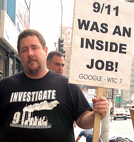 9/11 Truth Movement demonstrator, Los Angeles. Foto: Damon D'Amato, North Hollywood, Calfornia