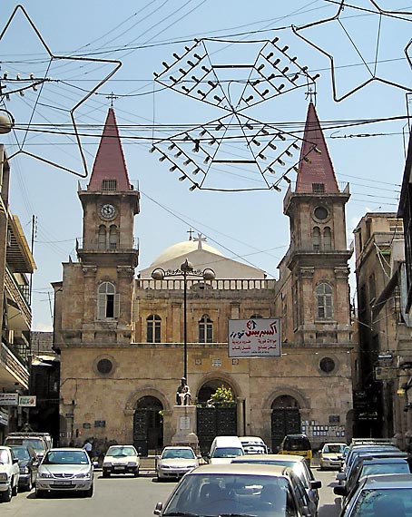 Die maronitische Kathedrale im syrischen Aleppo. Bis zu den militärischen Angriffen durch vom Ausland bezahlte Gruppen lebten in Syrien religiöse Gemeinschaften neben- und miteinander. Foto:  gemeinfrei