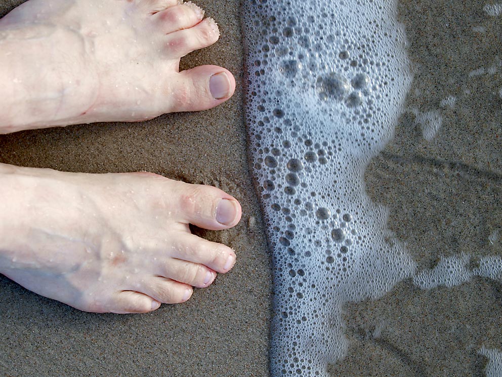 Setzt man in einem See Wellen in Gang kann man nasse Füße bekommen. Bild: Heinz Knotek